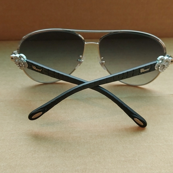 COPY - Chopard womens Sunglasses - Picture 5 of 8